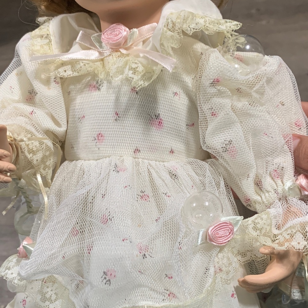 PORCELAIN DOLL - Picture 5 of 7
